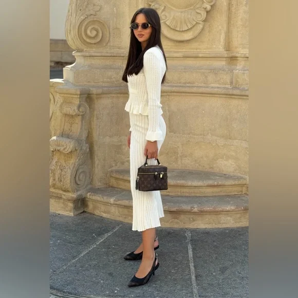 SOLD OUT 144. HIGH END Ruffled Knit Top and Flared Skirt Set - Picture 3 of 6